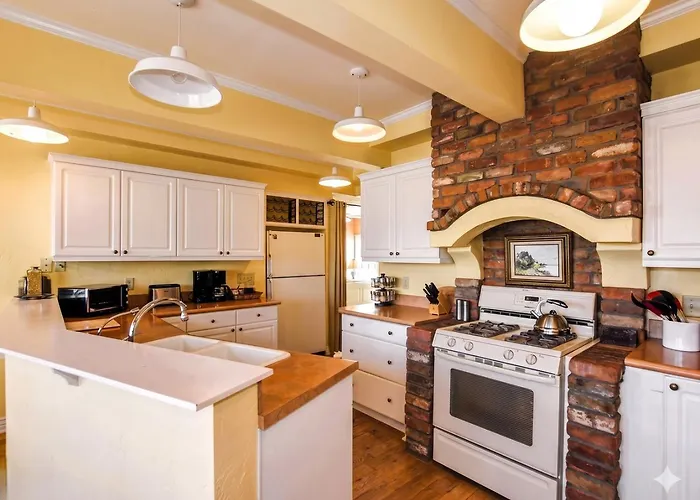 The Cottage-near Downtown Historic Courthouse Square Holiday home *