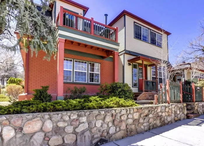 The Cottage-near Downtown Historic Courthouse Square *