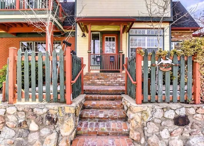 The Cottage-near Downtown Historic Courthouse Square
