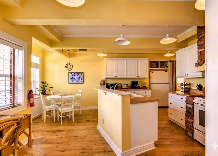 The Cottage-near Downtown Historic Courthouse Square Dom wakacyjny *